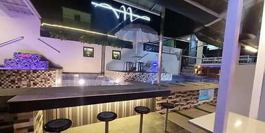 EDVIL BEACH RESORT AND JACUZZI POOL SPA