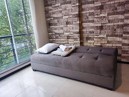 Modern Miravalle Apartment