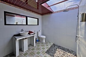 Villa Pastiny Santy Sidemen