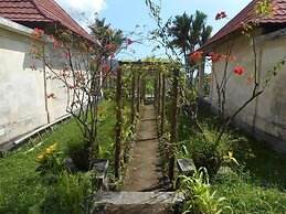 Villa Pastiny Santy Sidemen