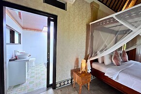 Villa Pastiny Santy Sidemen