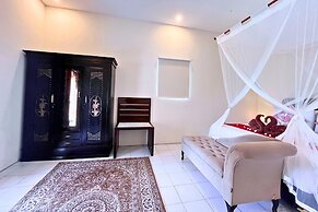 Villa Pastiny Santy Sidemen