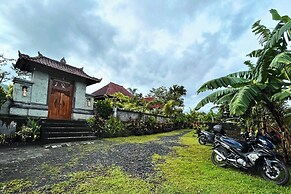 Villa Pastiny Santy Sidemen