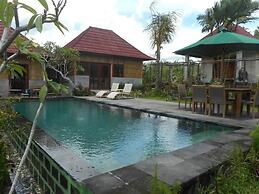 Villa Pastiny Santy Sidemen