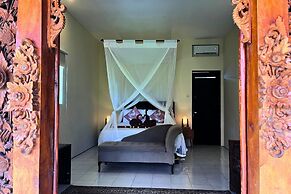 Villa Pastiny Santy Sidemen