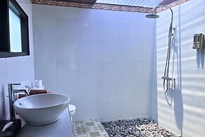 Villa Pastiny Santy Sidemen