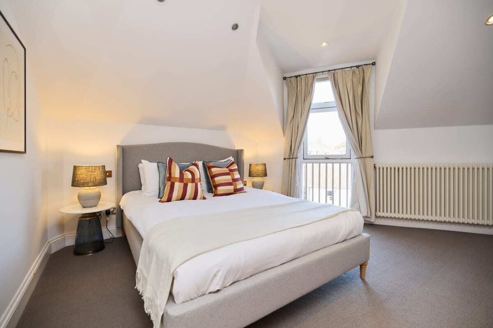 The Hampstead Getaway - Charming 5bdr Home With Conservatory
