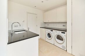 The Hampstead Getaway - Charming 5bdr Home With Conservatory