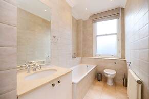 The Hampstead Getaway - Charming 5bdr Home With Conservatory