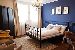 YoHome - Stylish New City Apartment