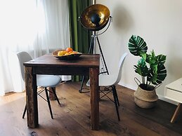 YoHome - Stylish New City Apartment