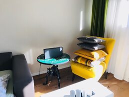 YoHome - Stylish New City Apartment