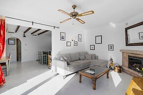 Apartment With Roof Terrace and Pool - Ref 129