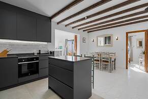 Apartment With Roof Terrace and Pool - Ref 129