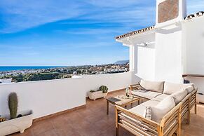 Apartment With Roof Terrace and Pool - Ref 129