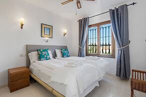 Apartment With Roof Terrace and Pool - Ref 129