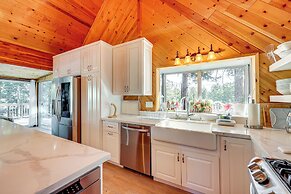 Wraparound Deck & Grill: Wrightwood Cabin Near PCT
