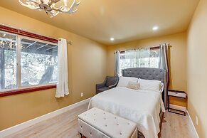 Wraparound Deck & Grill: Wrightwood Cabin Near PCT