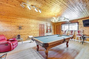 Wraparound Deck & Grill: Wrightwood Cabin Near PCT