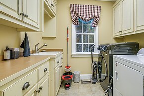 5 Mi to Falls Lake: Family Home in Raleigh