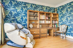 5 Mi to Falls Lake: Family Home in Raleigh