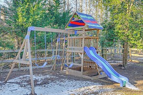 5 Mi to Falls Lake: Family Home in Raleigh