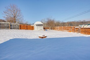 4 Mi to Lake Logan: Hocking Hills Apartment