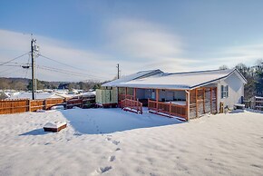 4 Mi to Lake Logan: Hocking Hills Apartment