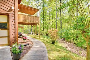 2 Mi to Toccoa Falls: Cozy Getaway w/ Fire Pit!