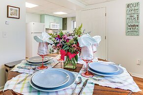 2 Mi to Toccoa Falls: Cozy Getaway w/ Fire Pit!