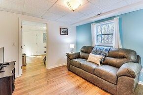 2 Mi to Toccoa Falls: Cozy Getaway w/ Fire Pit!