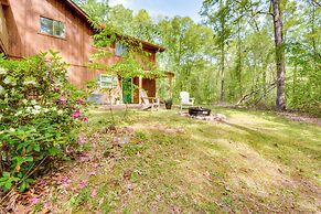 2 Mi to Toccoa Falls: Cozy Getaway w/ Fire Pit!