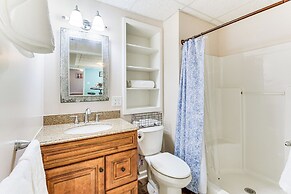 2 Mi to Toccoa Falls: Cozy Getaway w/ Fire Pit!