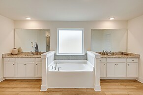 15 Mi to Dtwn Huntsville: Newly Built Home!