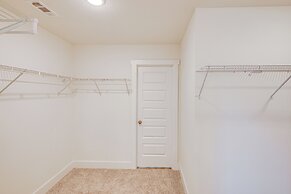 15 Mi to Dtwn Huntsville: Newly Built Home!