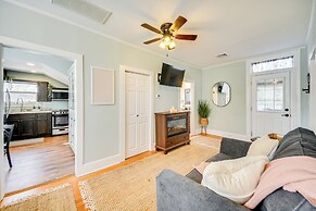 Family-friendly Main St Gloucester Apt w/ Balcony!