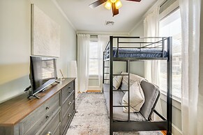 Family-friendly Main St Gloucester Apt w/ Balcony!