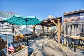 Family-friendly Main St Gloucester Apt w/ Balcony!