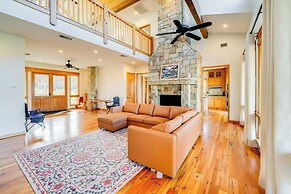 6 Mi to Lewisville Lake: Spacious Ranch Home