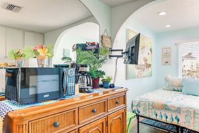 Steps to Beach: Bradenton Beach Condo w/ Deck