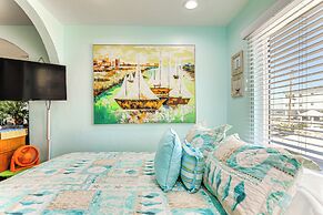 Steps to Beach: Bradenton Beach Condo w/ Deck