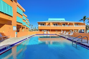 Steps to Beach: Bradenton Beach Condo w/ Deck