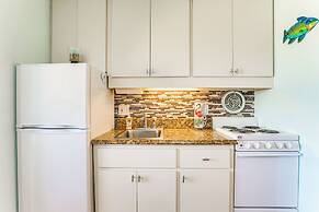 Steps to Beach: Bradenton Beach Condo w/ Deck