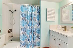 Steps to Beach: Bradenton Beach Condo w/ Deck