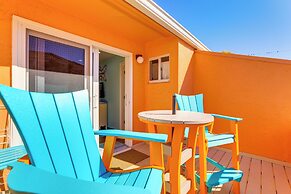 Steps to Beach: Bradenton Beach Condo w/ Deck