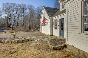 3 Mi to Dtwn: Mystic Getaway w/ Deck & Grill!