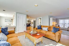 3 Mi to Dtwn: Mystic Getaway w/ Deck & Grill!