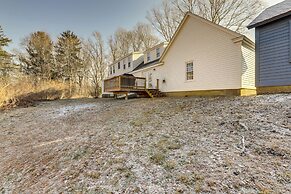 3 Mi to Dtwn: Mystic Getaway w/ Deck & Grill!