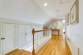 3 Mi to Dtwn: Mystic Getaway w/ Deck & Grill!