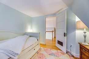 3 Mi to Dtwn: Mystic Getaway w/ Deck & Grill!